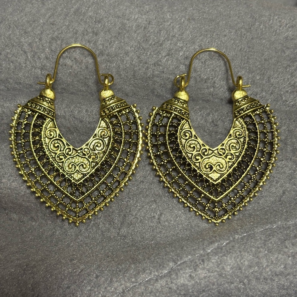Elegant Gold Filigree Earrings